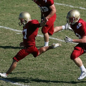 开云平台-列队致敬，泰山赛前的风度传奇，尊重对手尽显王者气度，泰山赛前列队致敬，尊重对手，尽显王者气度